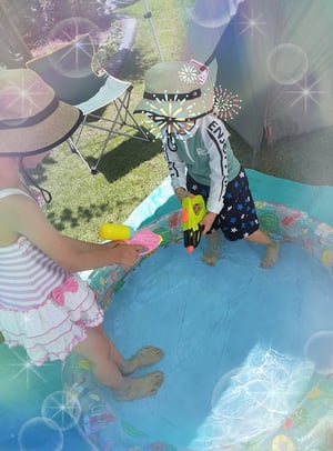 庭でのプール写真