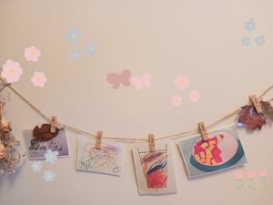 子どもの作品の飾り方の工夫写真