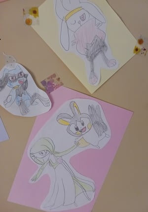 子どもの作品の飾り方の工夫写真