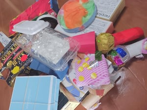 子どもが作った立体作品の写真