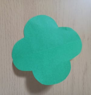 ダイソーの切り絵折り紙の写真