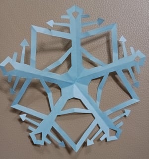 雪の結晶の切り絵の写真