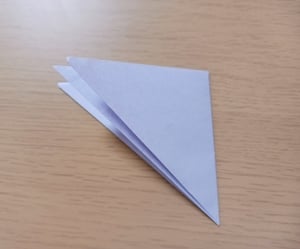 輪になる切り紙の作り方写真