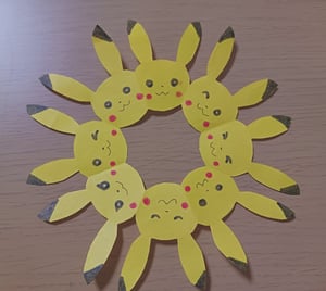 切り紙で作るピカチュウの写真