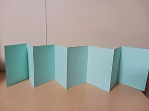 色画用紙で簡単にできるアルバムの作り方画像