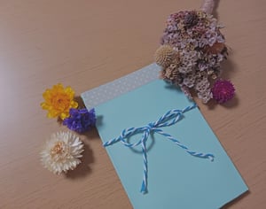 色画用紙で簡単にできるアルバムの作り方画像