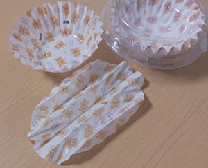 お弁当のおかずカップで作るリボンの作り方解説写真