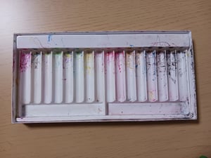 汚れてしまったクレヨンケースの写真