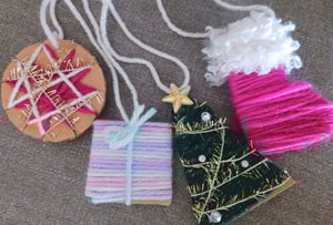 毛糸で作る手作りクリスマス飾りの写真