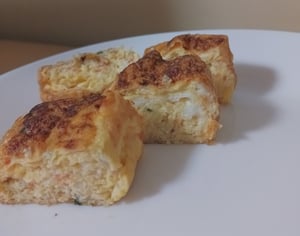 ふりかけが混ざった卵焼きの完成写真