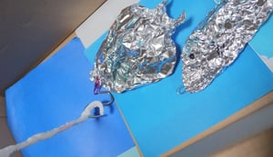 アルミホイルで作った魚の写真