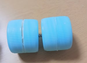 キャップを使ったヨーヨー作りの作り方工程写真