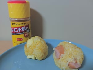 カレーおにぎりの写真