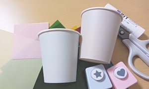 紙コップで作るランタンの材料写真