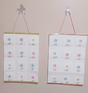 紐をつけて完成したアドベントカレンダーの写真