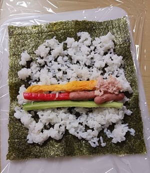 巻く前の恵方巻きの写真