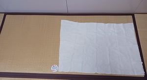 水につけてほぐしてから広げた、バスタオルの写真