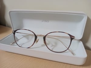 眼鏡選びに参考にした、お母さんの眼鏡の写真