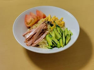 子どもだけで作った冷やし中華の写真