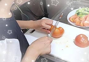 調理している様子の写真