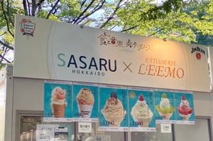 「SASARU」と人気店「パティスリーリーモ」のコラボブースの写真