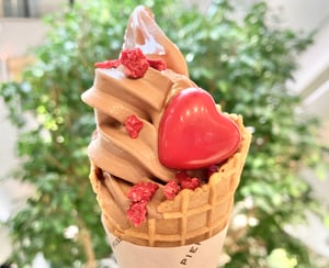 ピエールマルコリーニのソフトクリームフランボワーズの写真