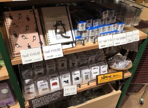 「Kitaca」のキャラクターのエゾモモンガデザインのグッズの写真