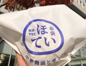 北海道四季マルシェにある布袋の中華まんの写真