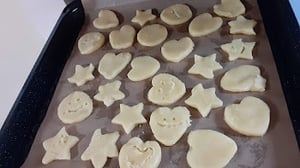 子どもと作ったクッキーの写真