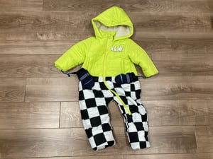 子どものスキーウェアの写真