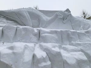 さっぽろ雪まつりの恐竜の雪像写真