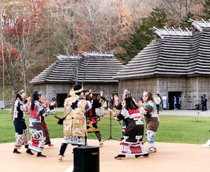 ウポポイの伝統的な歌と踊り