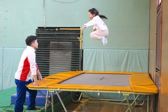 19.トランポリン