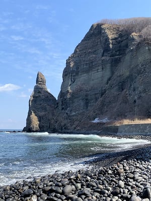 積丹のセタカムイ岩