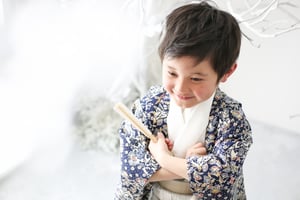 着物を着た男の子の写真