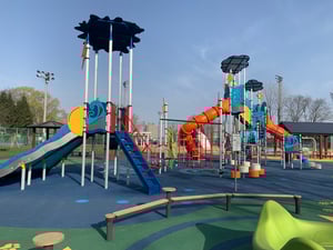 リニューアルした農試公園の遊具写真