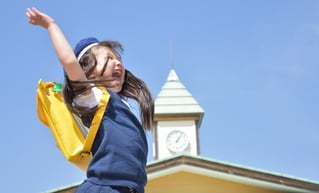 飛ぶ女子幼稚園
