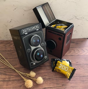 カルディのカメラ缶の写真
