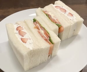 人気店さえらのサンドイッチの写真