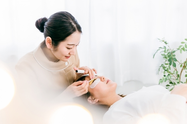 【日祝休み・短時間OK】子育てと両立できる♪まつエクサロンスタッフ